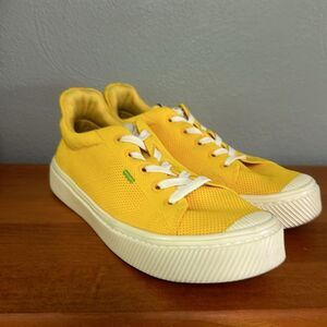 Cariuma Low Top Canvas Sneakers Bright Canary Yellow Size 8.5.